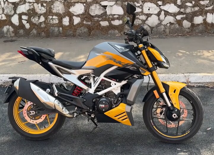 TVS Apache RTR 310 Black

