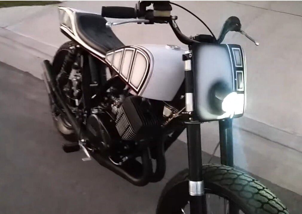 Yamaha RD400-based Tracker