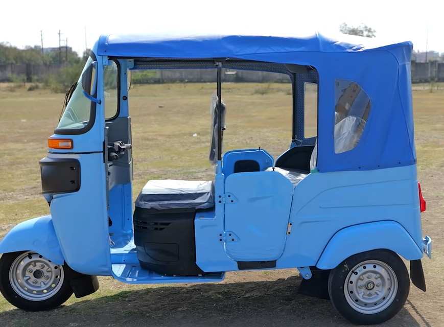 Bajaj RE E-Tec