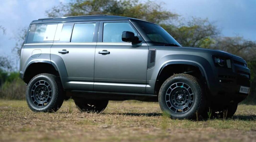 Land Rover Defender 2025