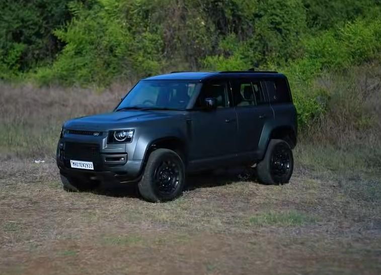 Land Rover Defender 2025