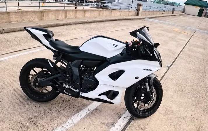Yamaha R7