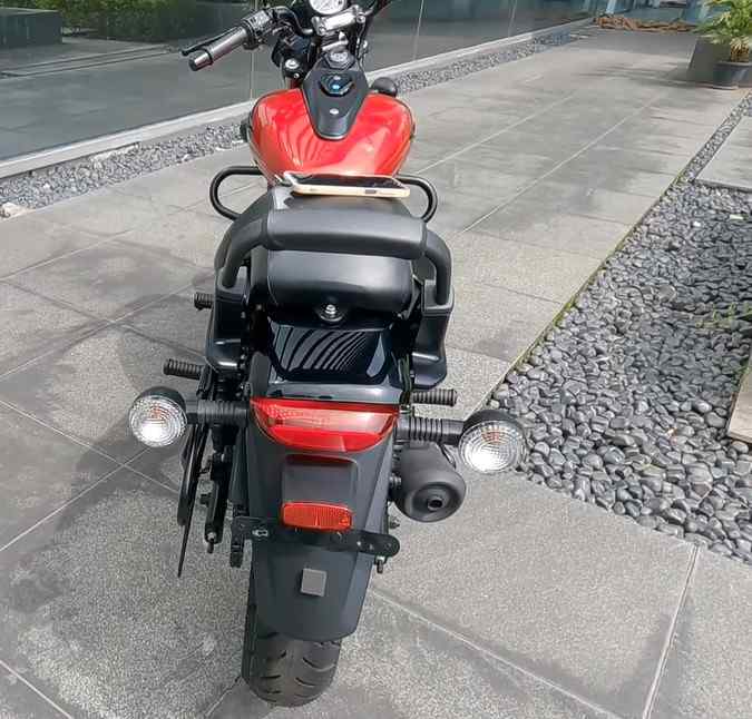 Bajaj Avenger 160 Street 