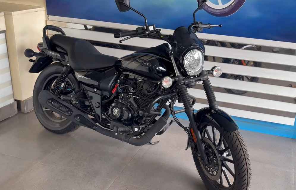 Bajaj Avenger 160 Street 