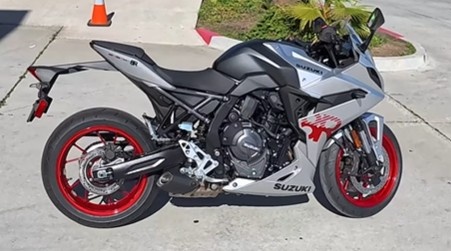 Suzuki GSX-8S 2025