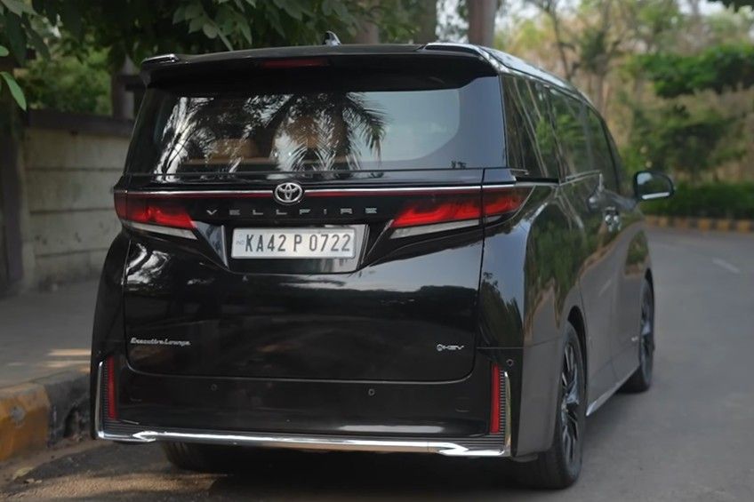  Toyota Vellfire 2025